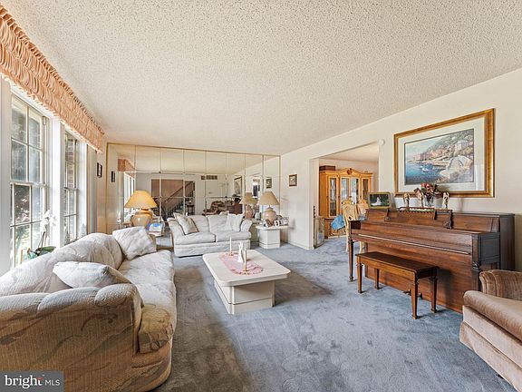 4th image of 409 N Otter Branch Dr