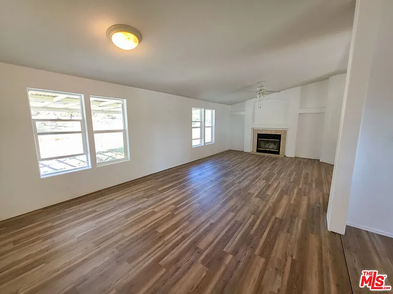25120 Charina Ln — Photo 3