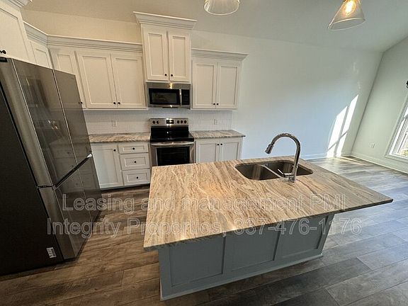 3rd image of 304 San Sebastian Dr