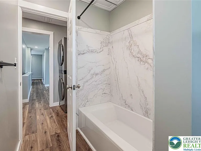 34 E Washington Ave — Photo 17