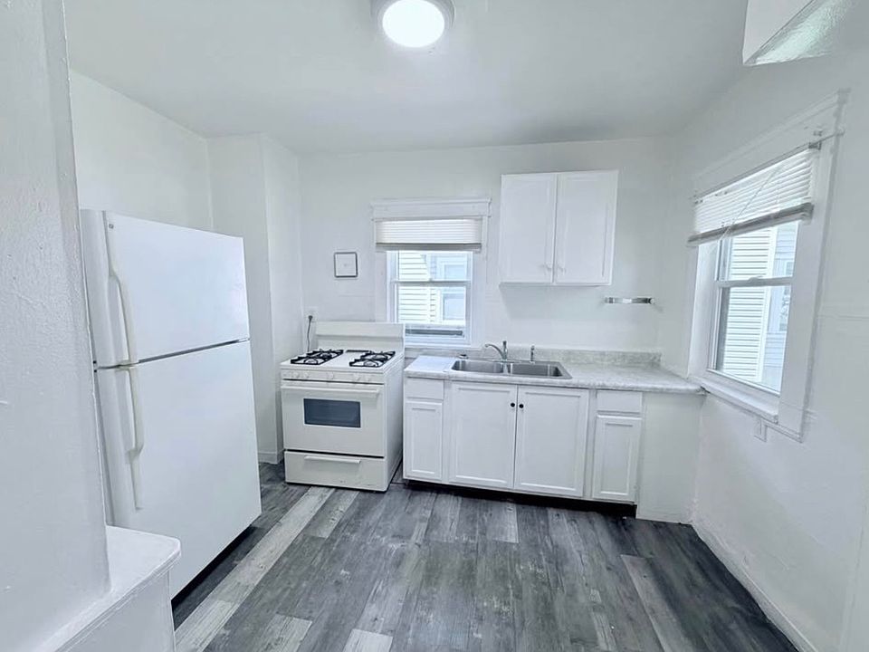 2nd image of 434 Matthews St #A