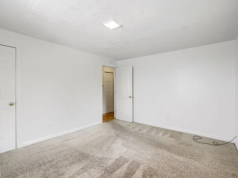 301 Moss St — Photo 12