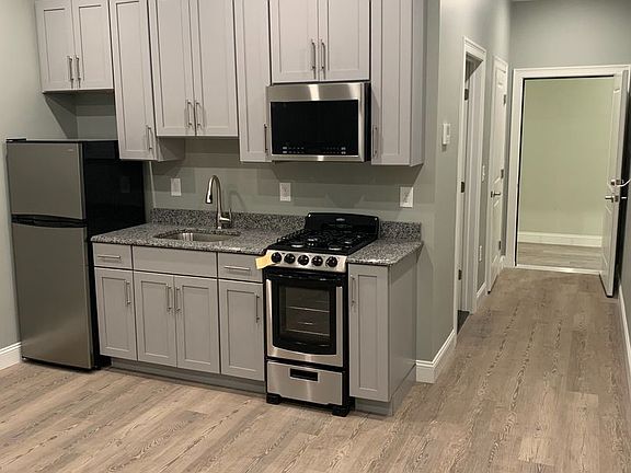 4th image of 14 Yeamans St #9708709