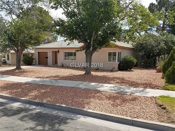 3rd image of 1630 Curtis Dr