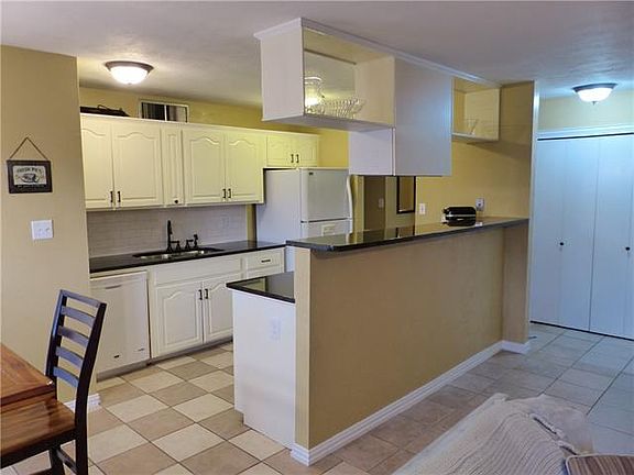 2nd image of 637 Sunny Slope Dr
