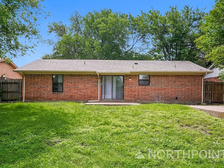 803 Lisa Ln — Photo 15