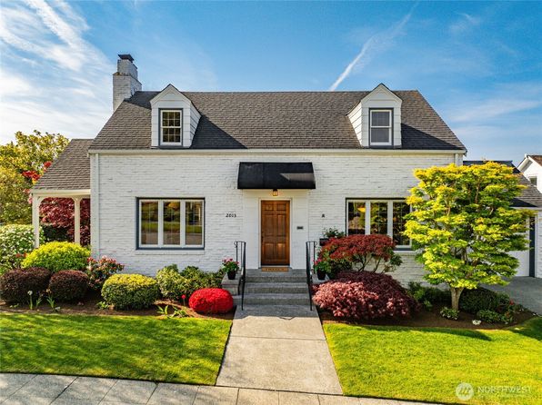 2803 W Garfield Street, Seattle, WA 98199