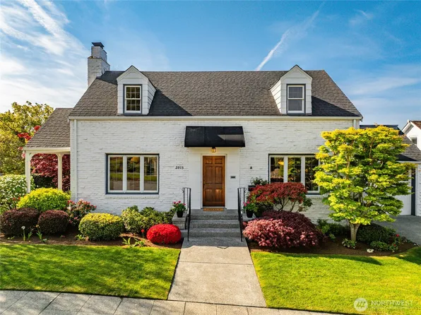 2803 W Garfield Street, Seattle, WA 98199
