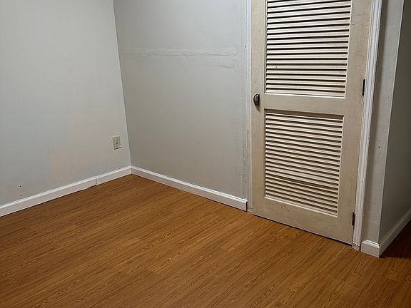 5th image of 710 Harbor Point Ct