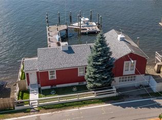 137 Riverside Dr, Tiverton, RI 02878