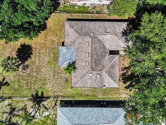 3rd image of 851 Rolling Woods Ln