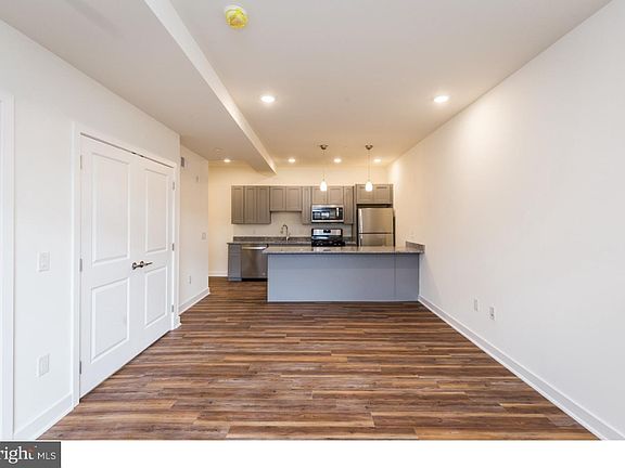 5th image of 2411-19 Kensington Ave #403