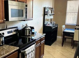 9021 SW 94th St APT 301, Miami, FL 33176