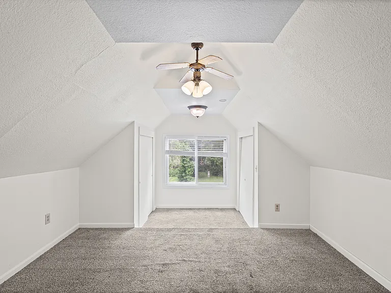 504 Blue Ridge Blvd #B — Photo 19
