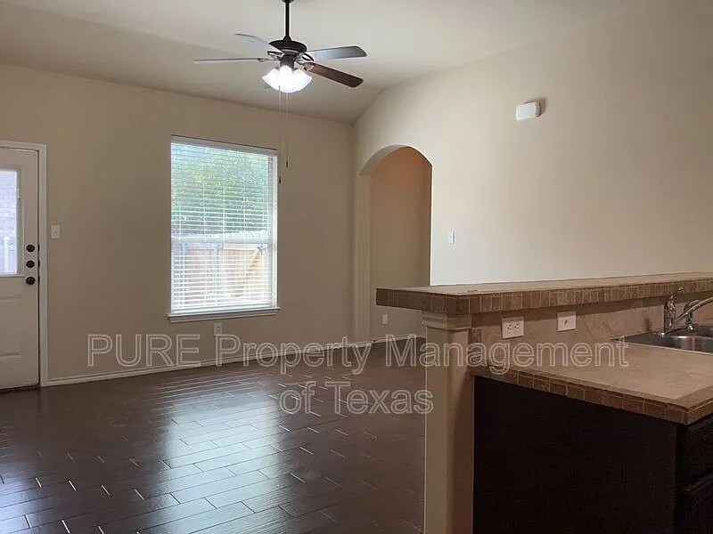 3 bed, 2.0 bath, 1252 sqft, $1,575 — Photo 4