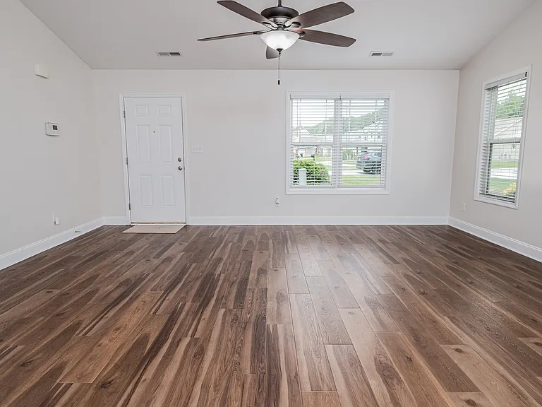 312 Hawks Bluff Dr — Photo 7