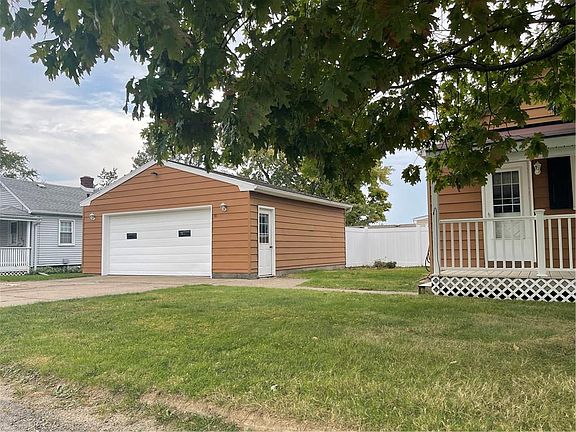 3rd image of 3622 Schaper Ave