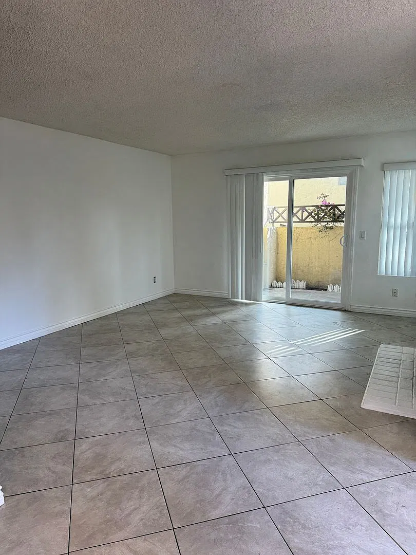 2 bedroom 2 bathroom — Photo 2