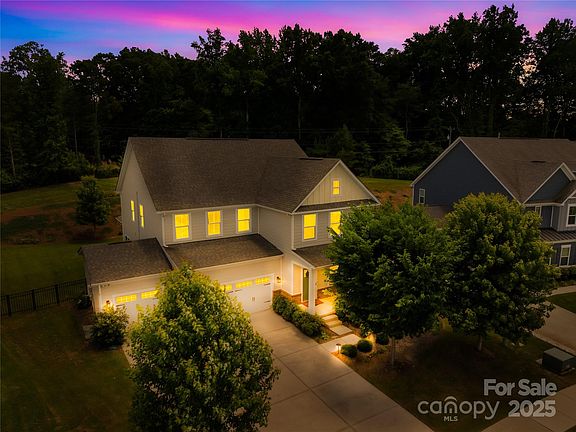 4th image of 10901 Greenvale Dr