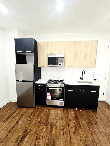 385 Danforth Ave #1A Photo 1