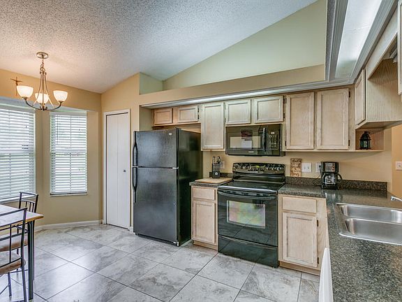 5th image of 2479 Ambrosia Dr
