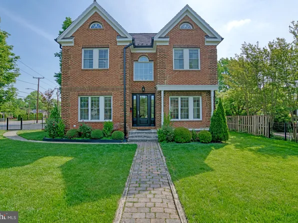 6801 Smithway Dr, Alexandria, VA 22307