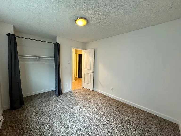 Dry Creek Apartments — Photo 29