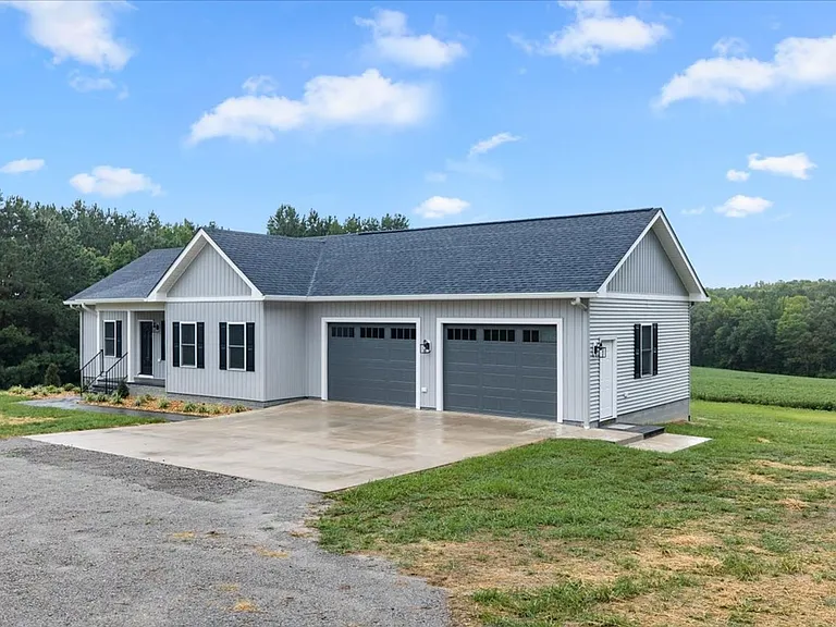 246 Magnolia Dr — Photo 3