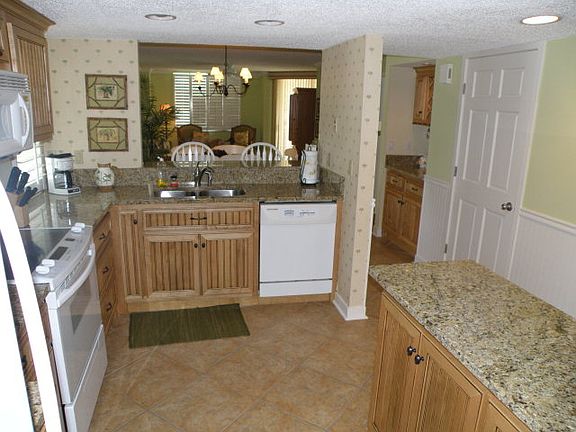 4th image of 1470 Wood Ave #25000