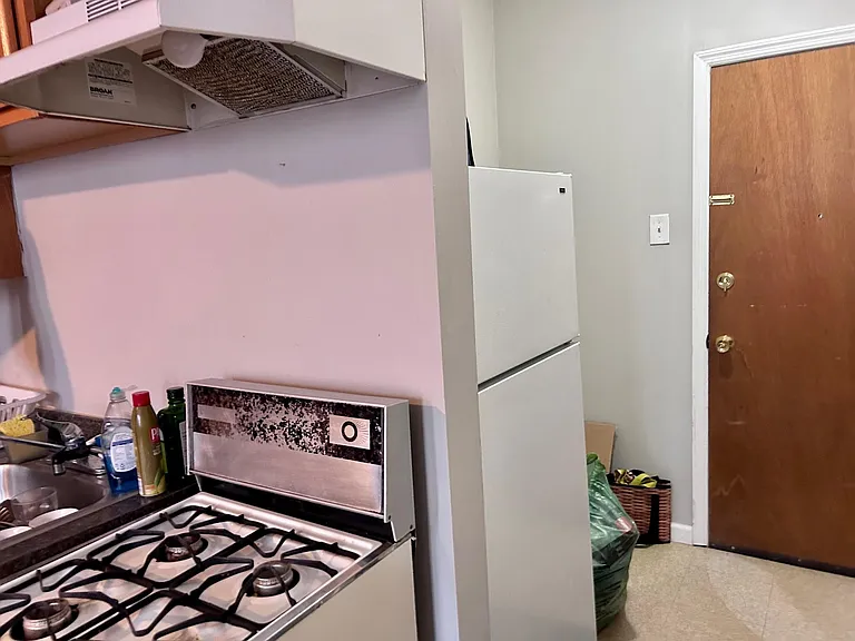 1154 Madison Ave #13 — Photo 14