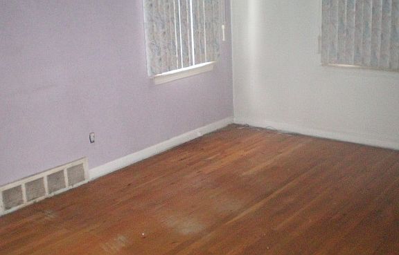 5th image of 24095 Dartmouth St