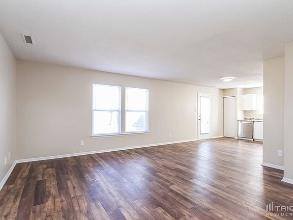 3rd image of 1851 Dutch Elm Dr