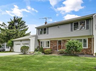 8 Vince Rd, Somerset, NJ 08873