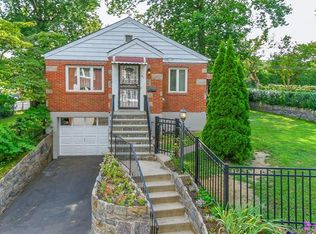 81 Staunton St, Yonkers, NY 10704