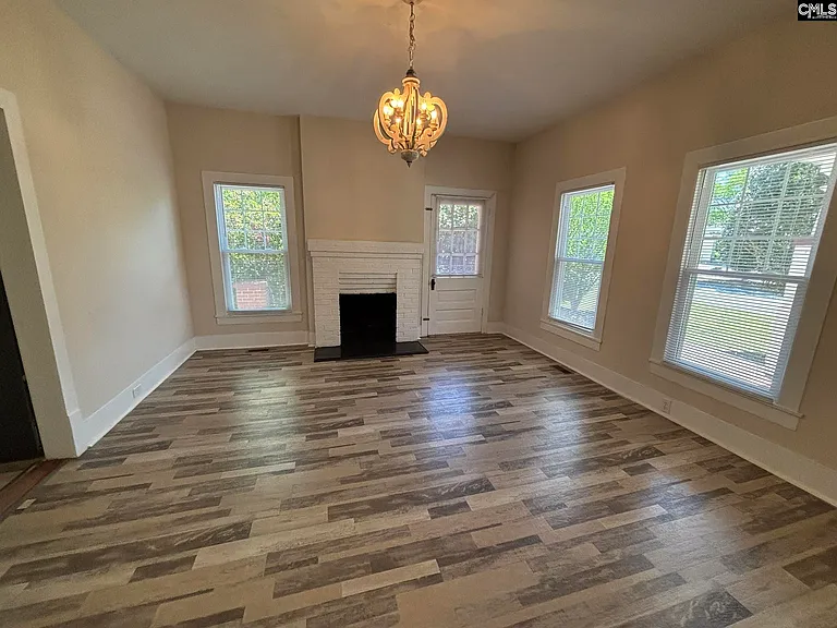 161 Columbia Ave — Photo 4