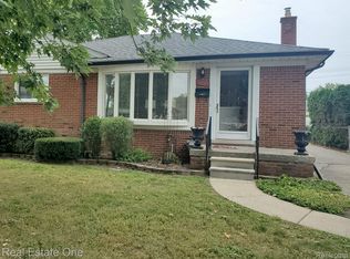 21018 Alexander St, Saint Clair Shores, MI 48081
