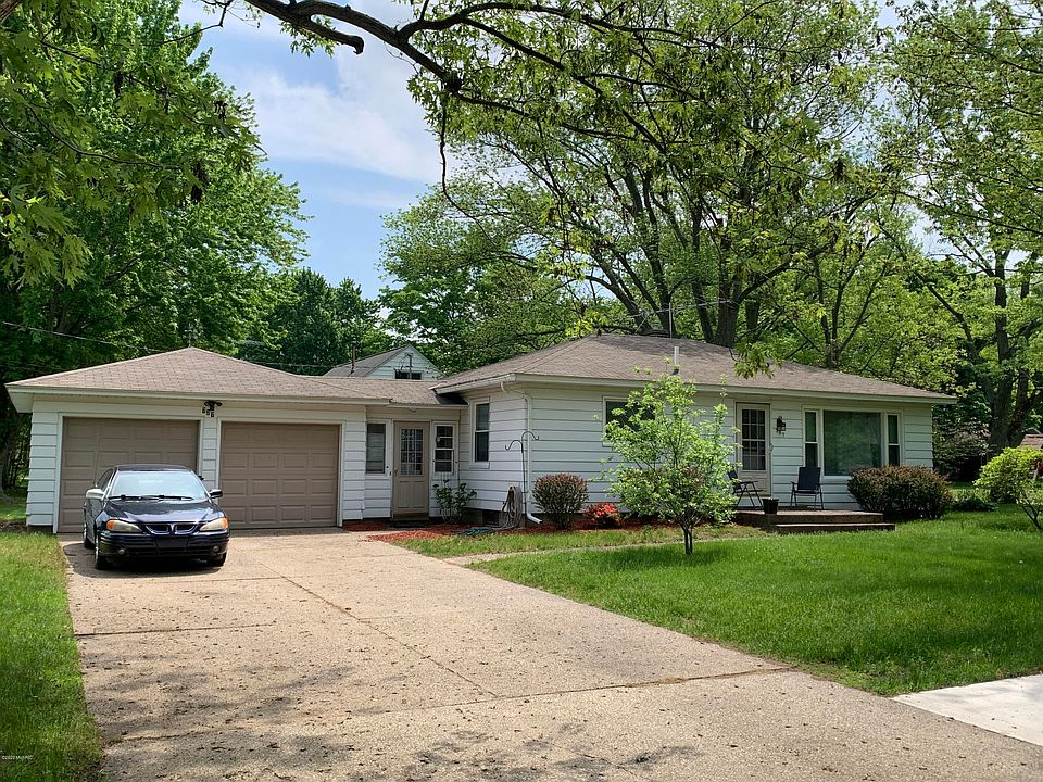 1st image of 737 Plasman Ave