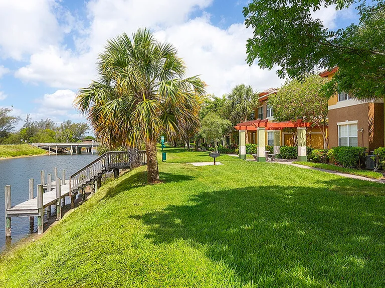 Delray Bay Apartments — Photo 9