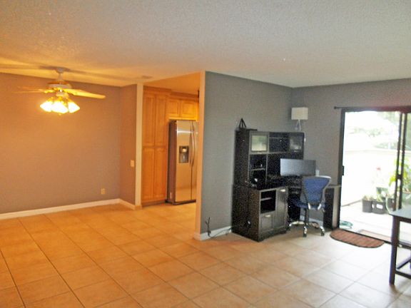 5th image of 441 Colony Crest Dr