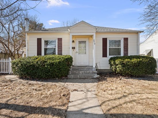 2618 Esplanade Ave, Davenport, IA 52803