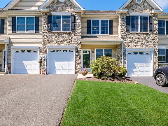 2nd image of 23 Woodspring Cir