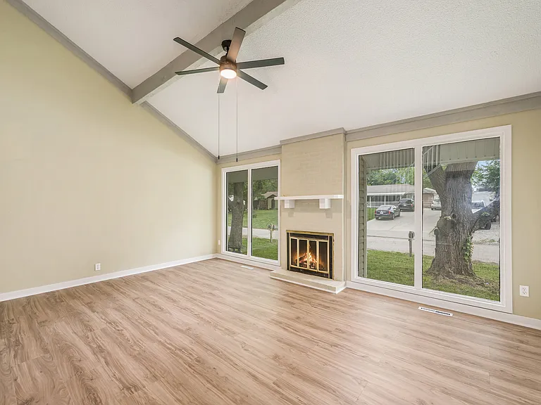 8207 Webster Ave #7 — Photo 13