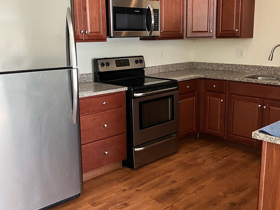1st image of 204 Brownstone Ct #204