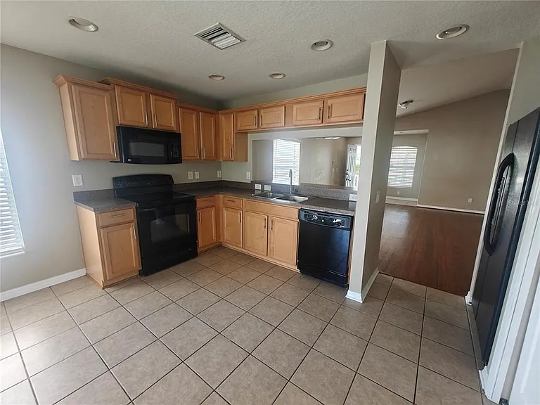8225 Summer Wood Ln — Photo 3
