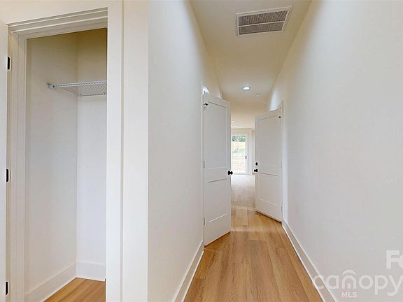 4th image of 2520 Elmin St