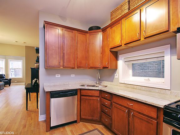 5th image of 3705 N Lakewood Ave APT 1F