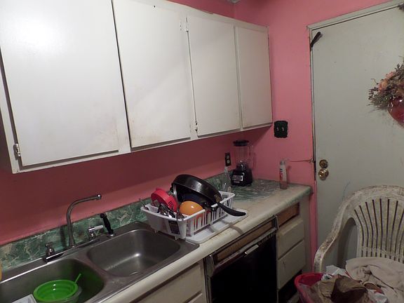 2nd image of 3329 Madewell St