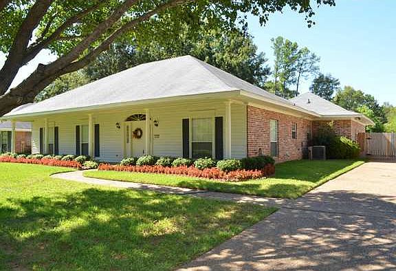 3rd image of 215 Winged Foot Dr