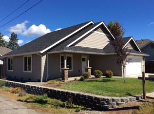 1368 Redwood Cir, Grants Pass, OR 97527
