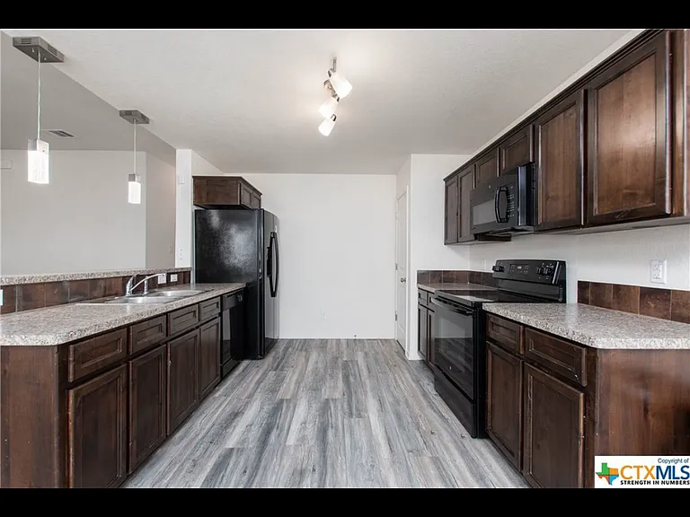 6806 Black Springs Dr — Photo 21